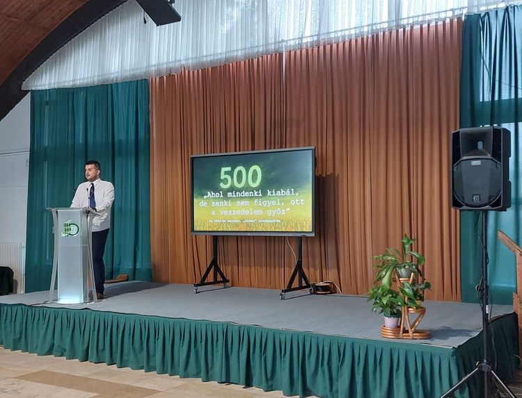 🎉 „Lármás 500” – Rendhagyó történelem óra a DISZI-ben🎉